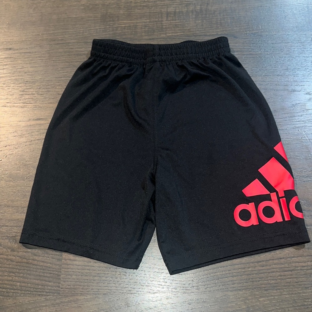 Boy Adidas Big Logo Essential Performance Shorts. Size 7